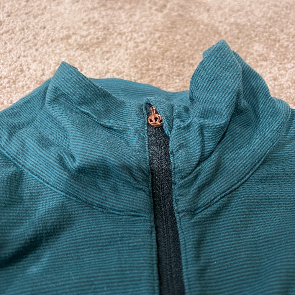 Quarter-zip athleisure - Picture 2 of 3